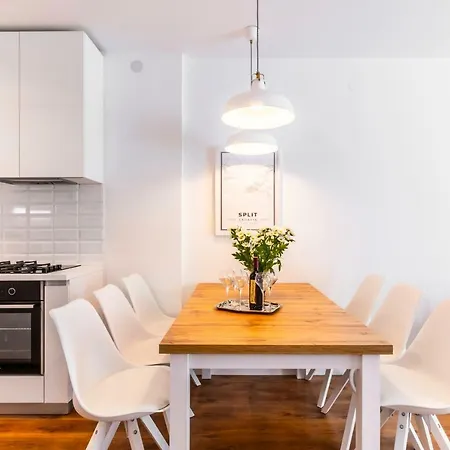 In Centre For 6 Apartament