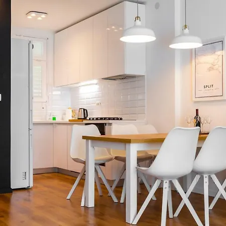 In Centre For 6 Apartment