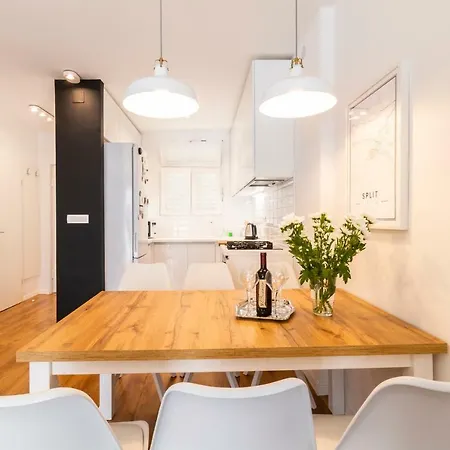 In Centre For 6 Apartment *