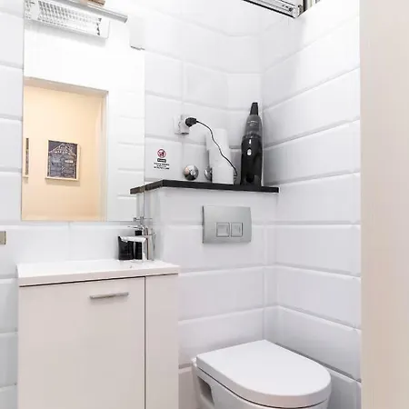 In Centre For 6 Apartment Split