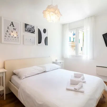 In Centre For 6 Apartment *