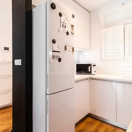 In Centre For 6 Apartment